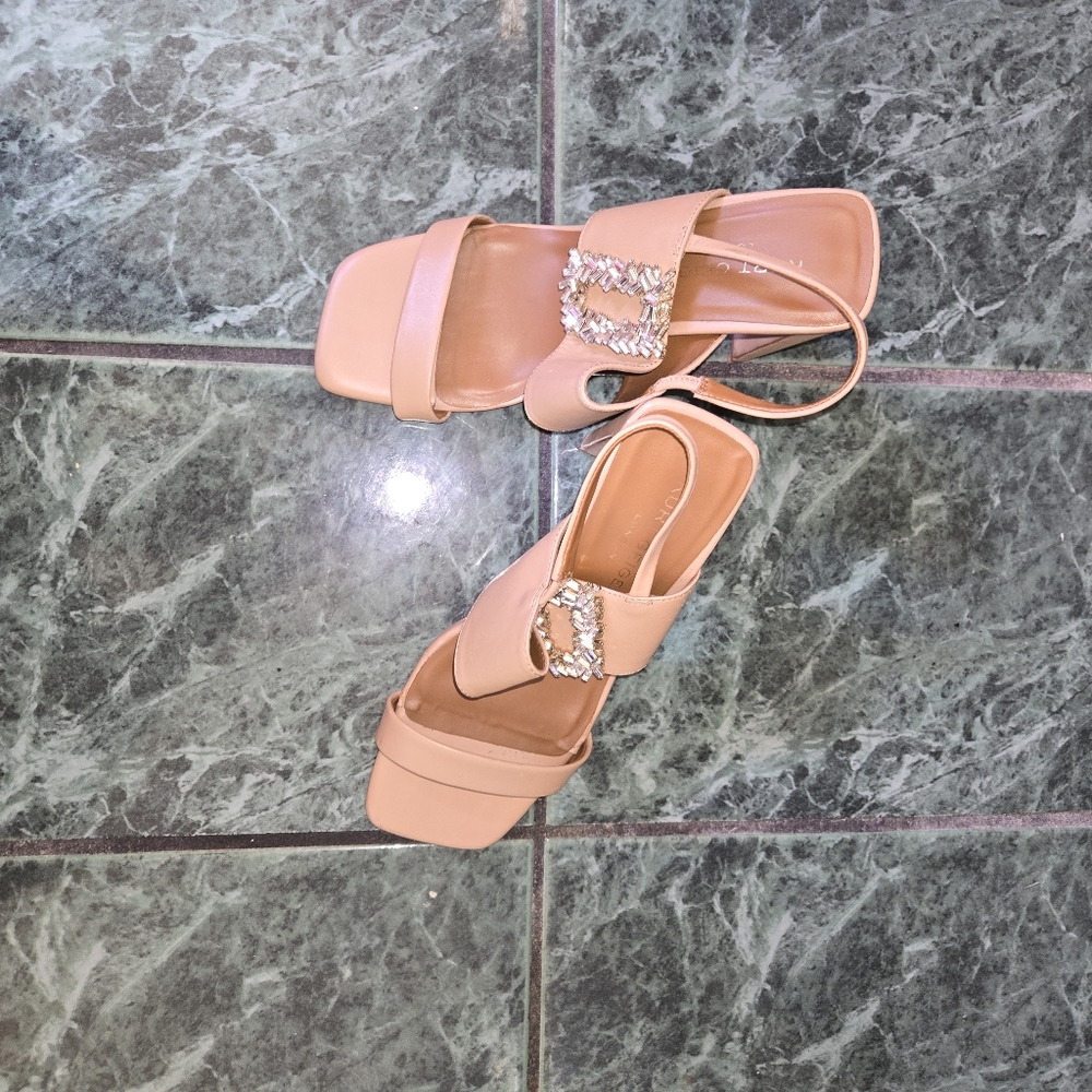 Heels - Picture 2 of 3